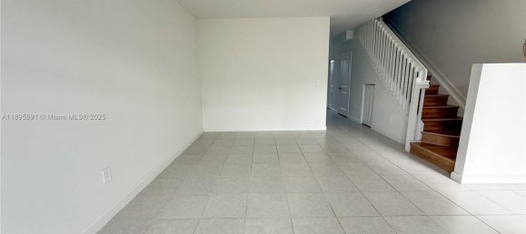 3 dormitorios dúplex en venta en Miami, Miami-Dade, Florida, USA № 615918 2