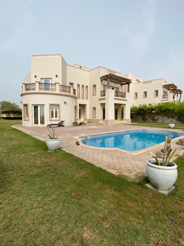 Villa de 5 dormitorios en As Sib, Oman No. 1322