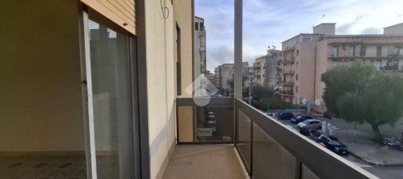 5 rooms Apartment in Catania, Italy No. 49912 4