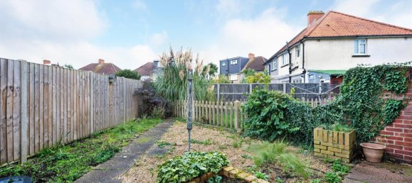 3 Schlafzimmer Haus in Feltham, United Kingdom, Nr. 9804 7