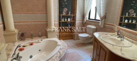 3 bedrooms House in Manikata, Malta No. 7885 13