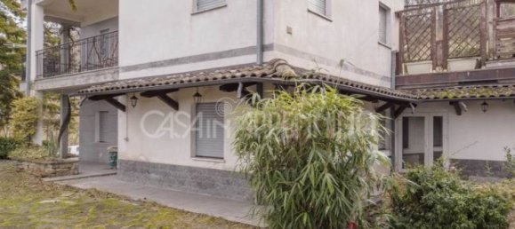 6 bedrooms Villa in Toano, Italy No. 171921 3