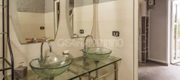 6 bedrooms Villa in Toano, Italy No. 171921 11