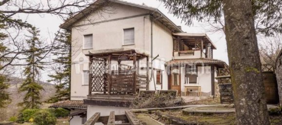 6 bedrooms Villa in Toano, Italy No. 171921 41