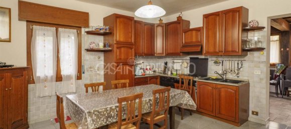 6 bedrooms Villa in Toano, Italy No. 171921 13