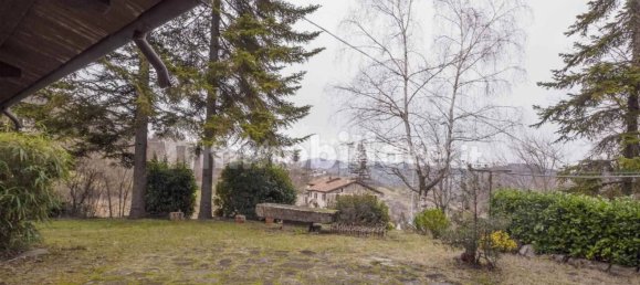 6 bedrooms Villa in Toano, Italy No. 171921 2