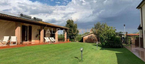 Вилла с 8 спальнями в Гроссето, Италия № 504 4