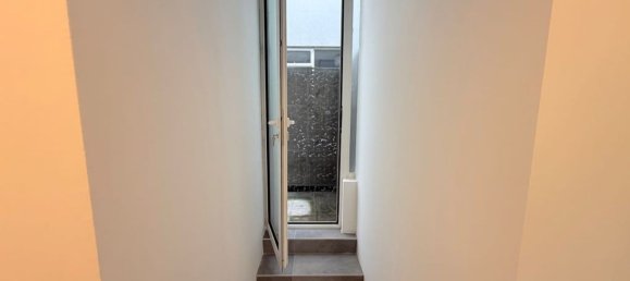 3 Schlafzimmer Wohnung in Saronno, Italy, Nr. 361320 13