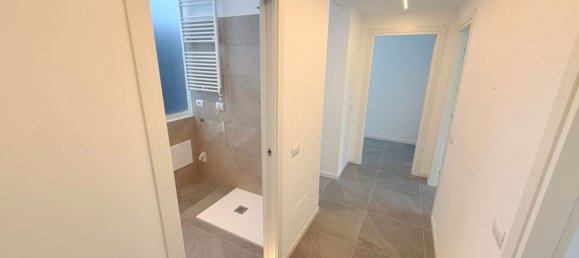 3 Schlafzimmer Wohnung in Saronno, Italy, Nr. 361320 18