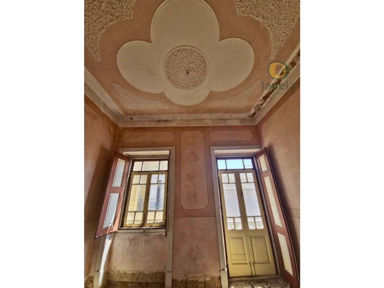 Bâtiment à Faro, Portugal 461m² No. 208532