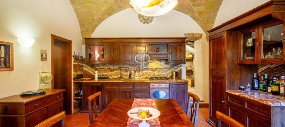 4 chambres Châteaux à Volterra, Italy No. 52747 14