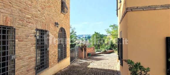 3 bedrooms Villa in Terre Roveresche, Italy No. 84291 17