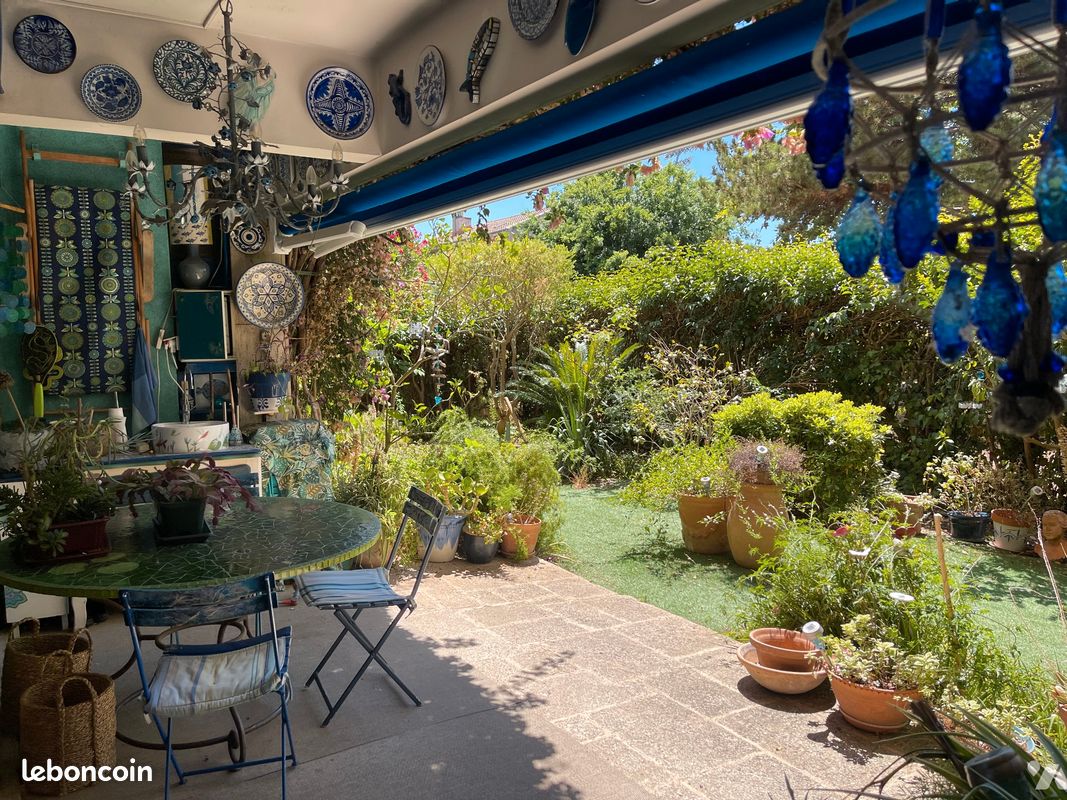 3 bedrooms Apartment in Marseille, France No. 334813