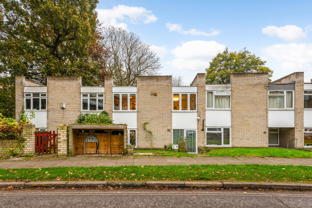 3 bedrooms House in London, United Kingdom No. 13941