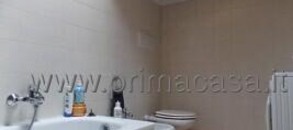 2-salle Appartement à Dolcè, Italy No. 15298 14