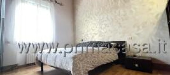 2-salle Appartement à Dolcè, Italy No. 15298 10