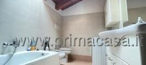 2-salle Appartement à Dolcè, Italy No. 15298 41