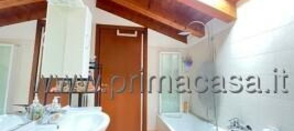 2-salle Appartement à Dolcè, Italy No. 15298 21