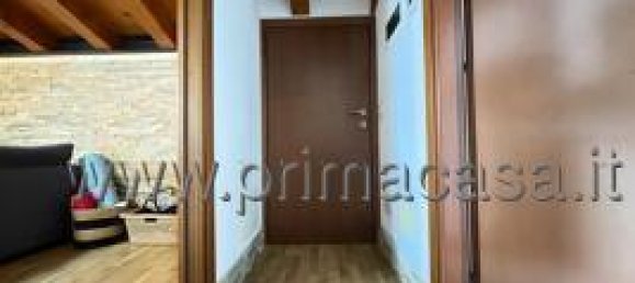 2-salle Appartement à Dolcè, Italy No. 15298 12