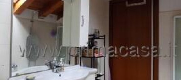 2-salle Appartement à Dolcè, Italy No. 15298 24