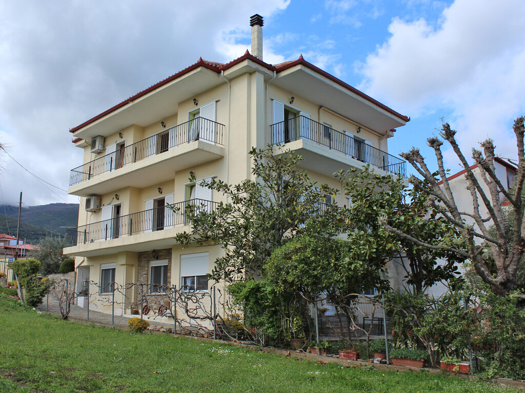 Здание с 8 спальнями в Лариса, Греция № 93303