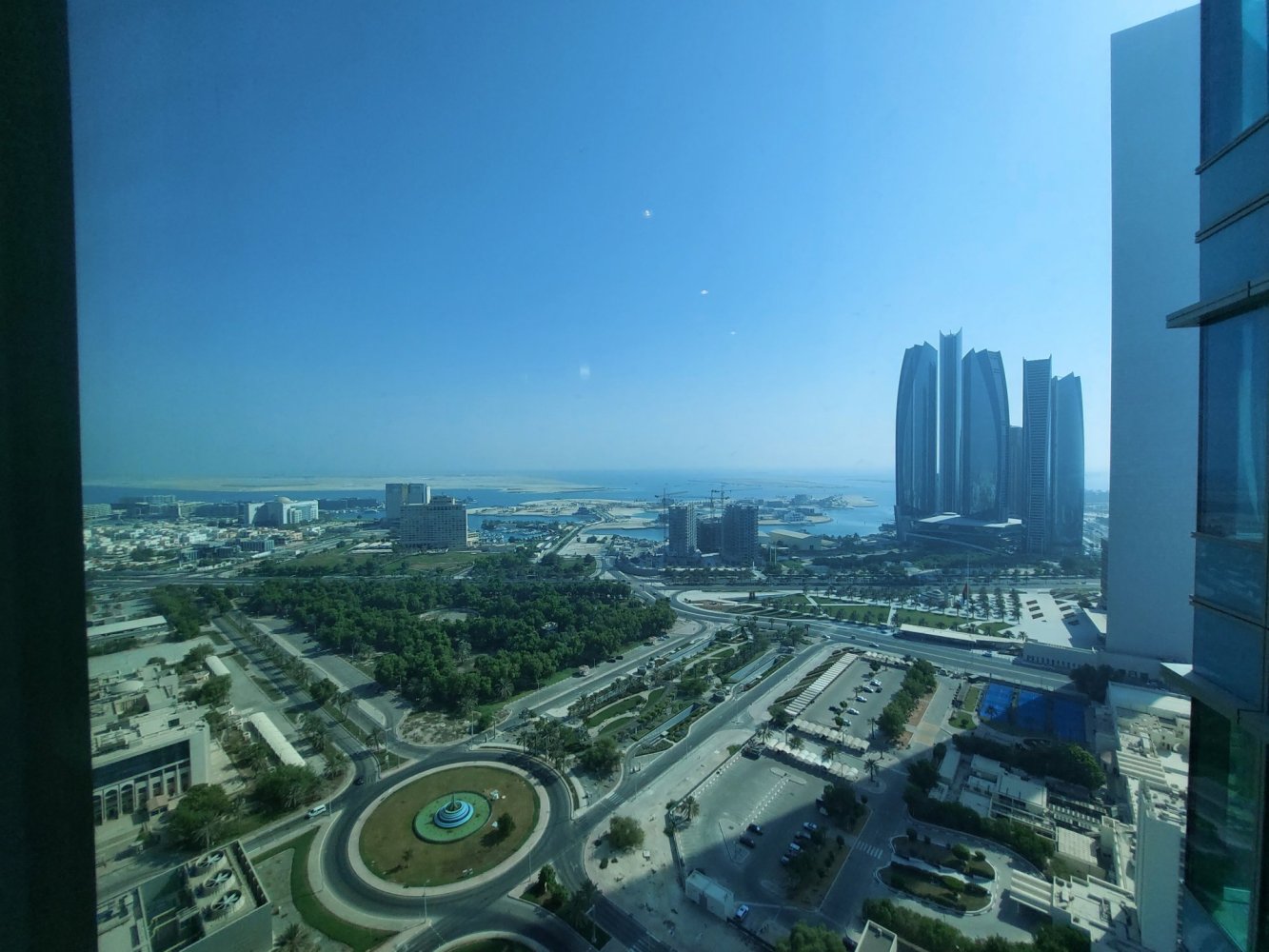 Apartamento de 2 dormitorios en Corniche Road, UAE No. 5063