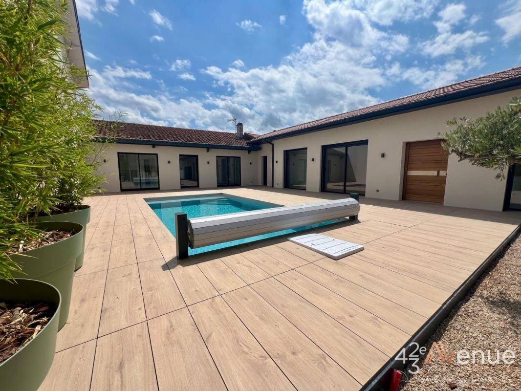 4 Schlafzimmer Haus in Saint-Just-Saint-Rambert, France, Nr. 329501