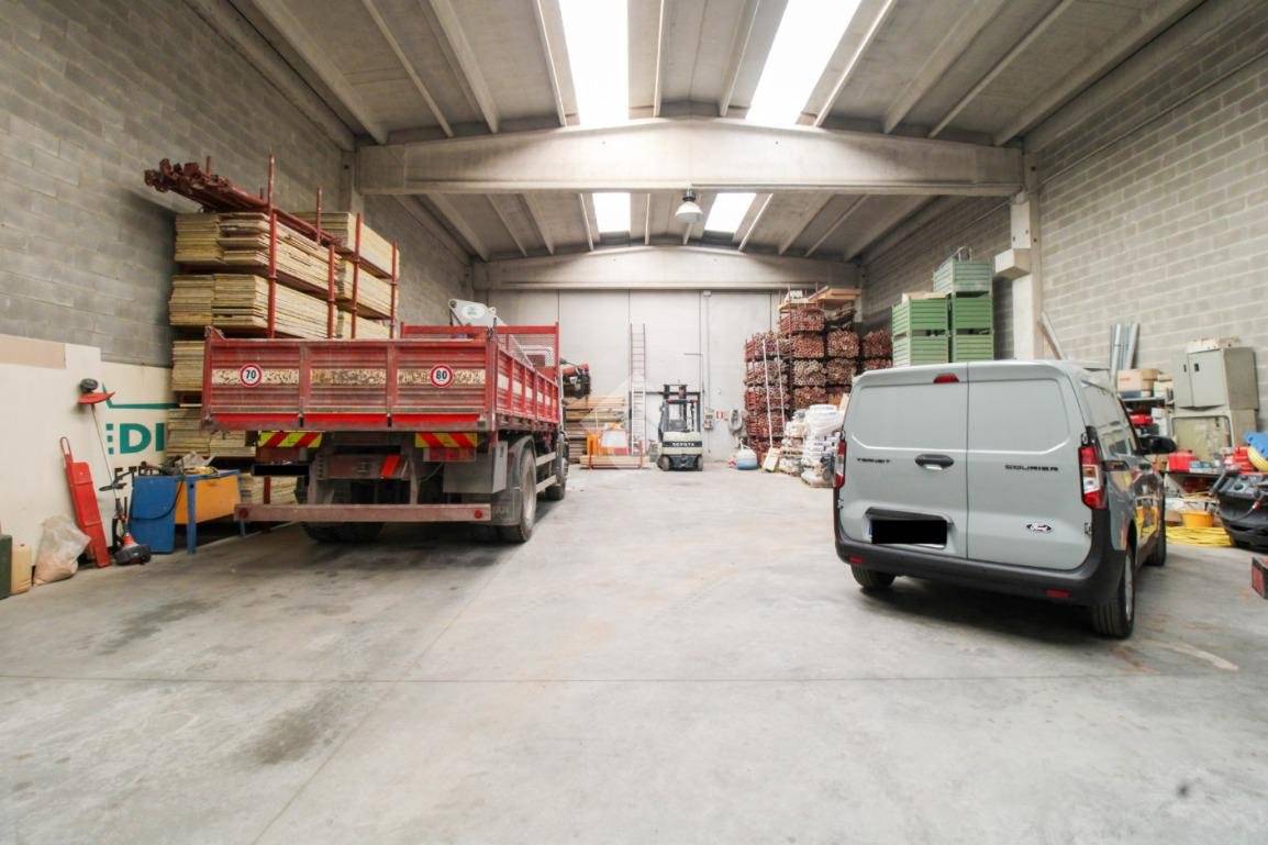 400m² Warehouse in Rudiano, Italy No. 332224