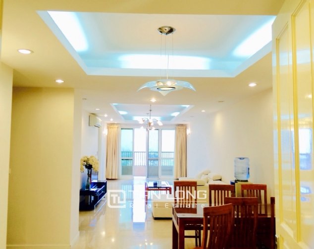 Apartamento de 3 dormitorios en Tay Ho, Vietnam No. 3448