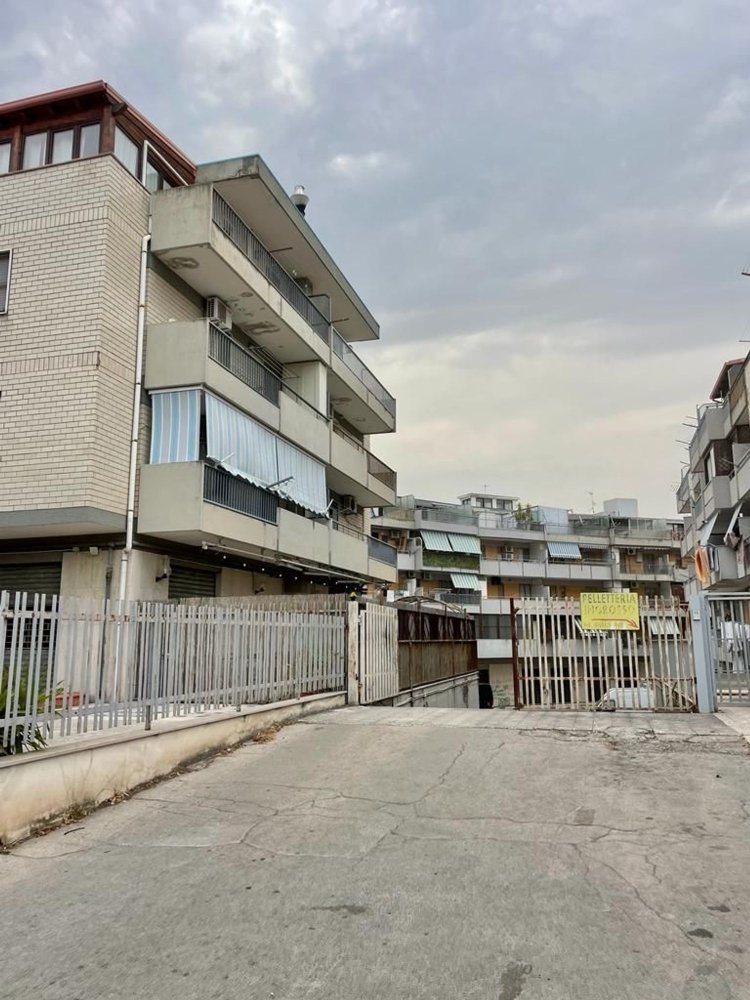 Garage à Foggia, Italy 32m² No. 68032