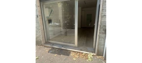 29m² Commercial property in Naples, Italy No. 275939 3