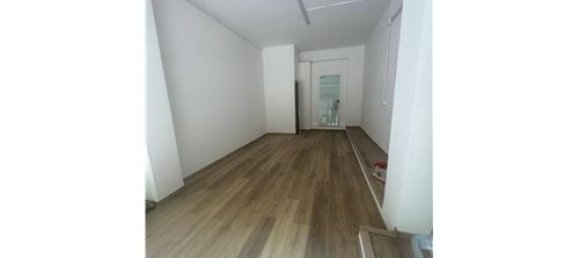 29m² Commercial property in Naples, Italy No. 275939 4
