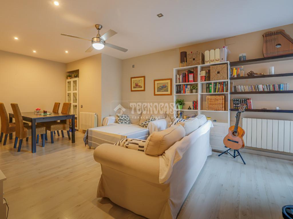 Квартира с 3 комнатами в Сант-Андреу, Испания № 184384