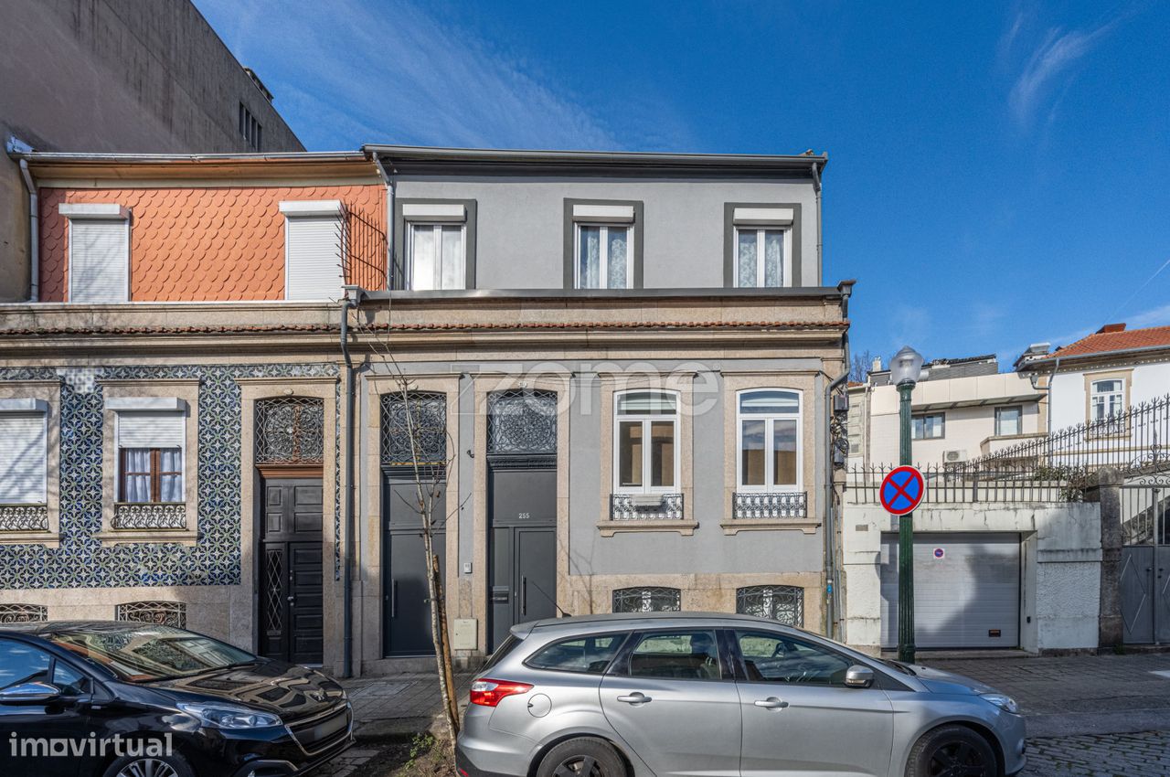 5 bedrooms House in Porto, Portugal No. 110247