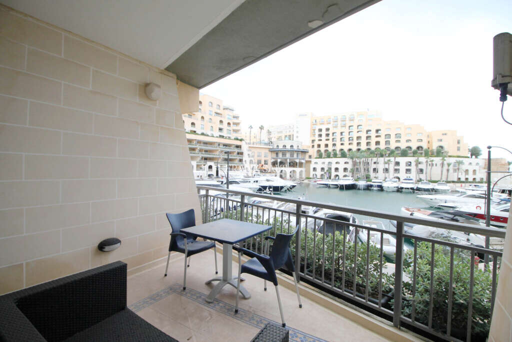 Квартира с 1 спальней в Сент-Джулианс, Мальта № 4705