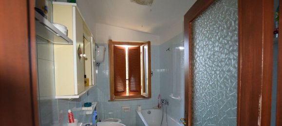 Дом с 9 комнатами в Губбио, Италия № 152013 19