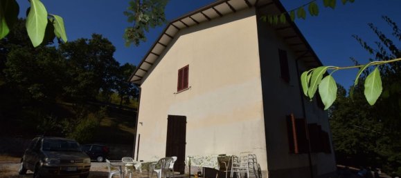 Дом с 9 комнатами в Губбио, Италия № 152013 3