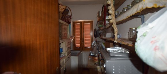 Дом с 9 комнатами в Губбио, Италия № 152013 31