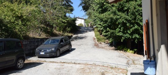 Дом с 9 комнатами в Губбио, Италия № 152013 5