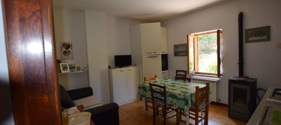 Дом с 9 комнатами в Губбио, Италия № 152013 30