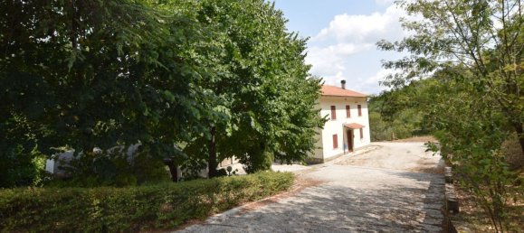 Дом с 9 комнатами в Губбио, Италия № 152013 13