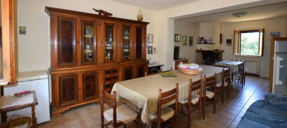 Дом с 9 комнатами в Губбио, Италия № 152013 15