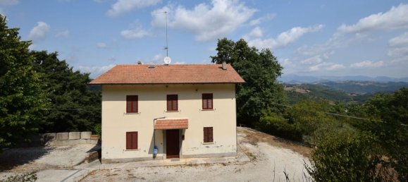 Дом с 9 комнатами в Губбио, Италия № 152013 8