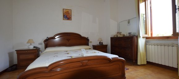 Дом с 9 комнатами в Губбио, Италия № 152013 26