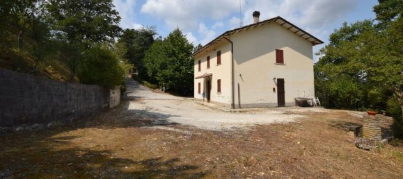 Дом с 9 комнатами в Губбио, Италия № 152013 10