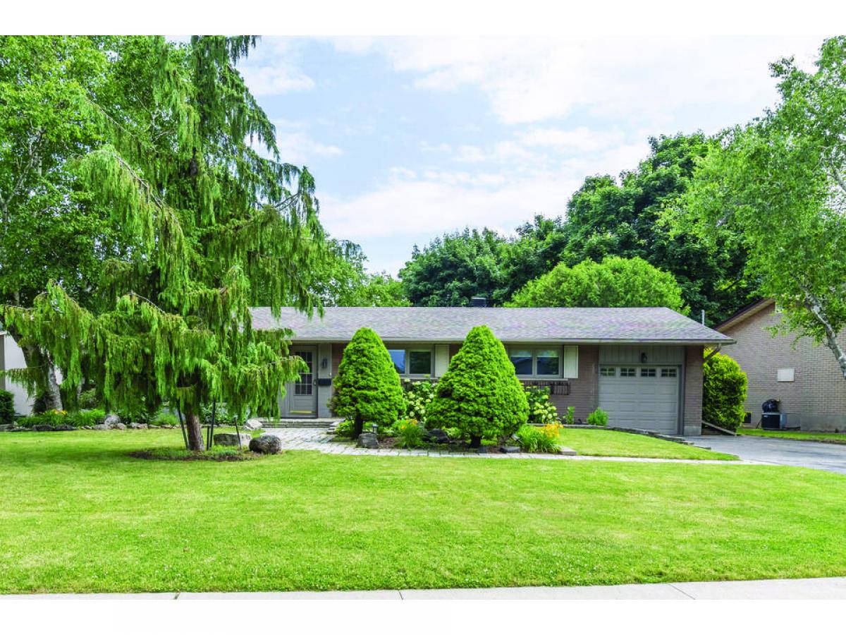 4 bedrooms House in Oakville, Canada No. 752