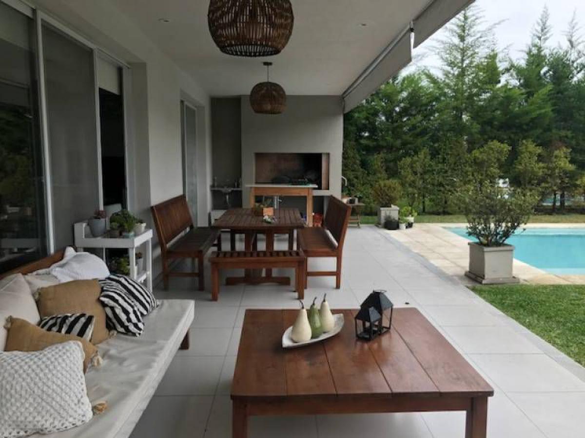 4 bedrooms House in Tigre, Argentina No. 16903