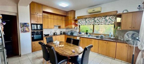 5 bedrooms Villa in Limassol, Cyprus No. 14740 8