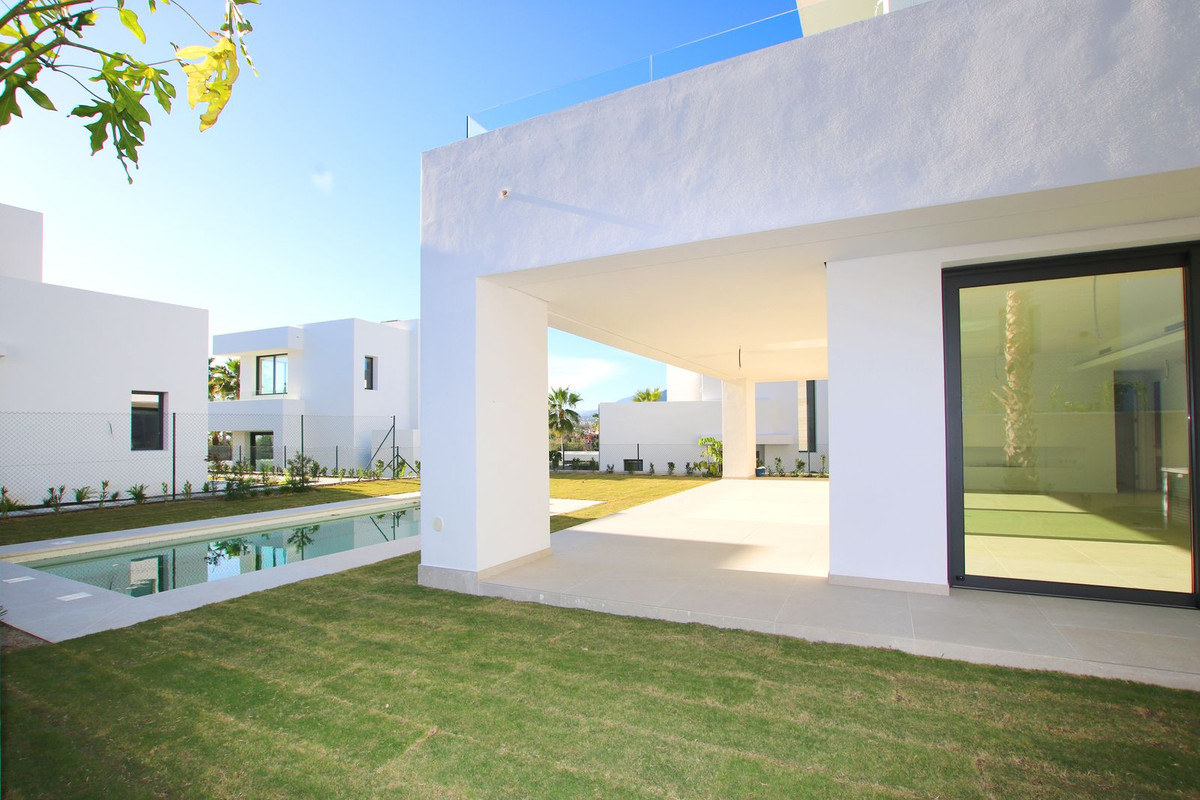 4 bedrooms Villa in Marbella, Spain No. 98879