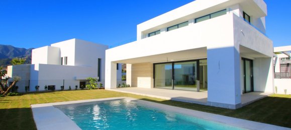 4 bedrooms Villa in Marbella, Spain No. 98879 11